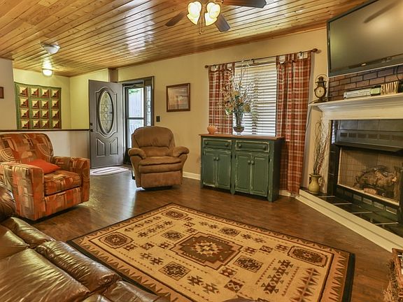 3rd image of 168 Acorn Ct