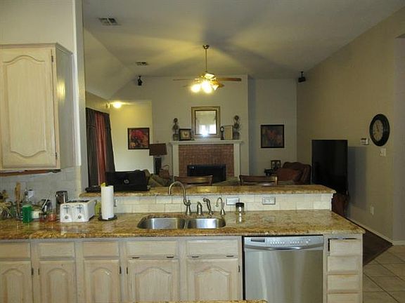 4th image of 4513 Newport Dr