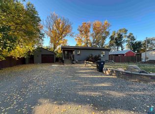 409 W 2nd St, Oacoma, SD 57365