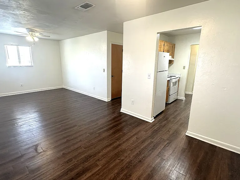 303 S Lipona Rd — Photo 7