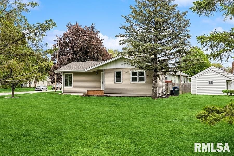 1st image of 2647 Redwood Ave