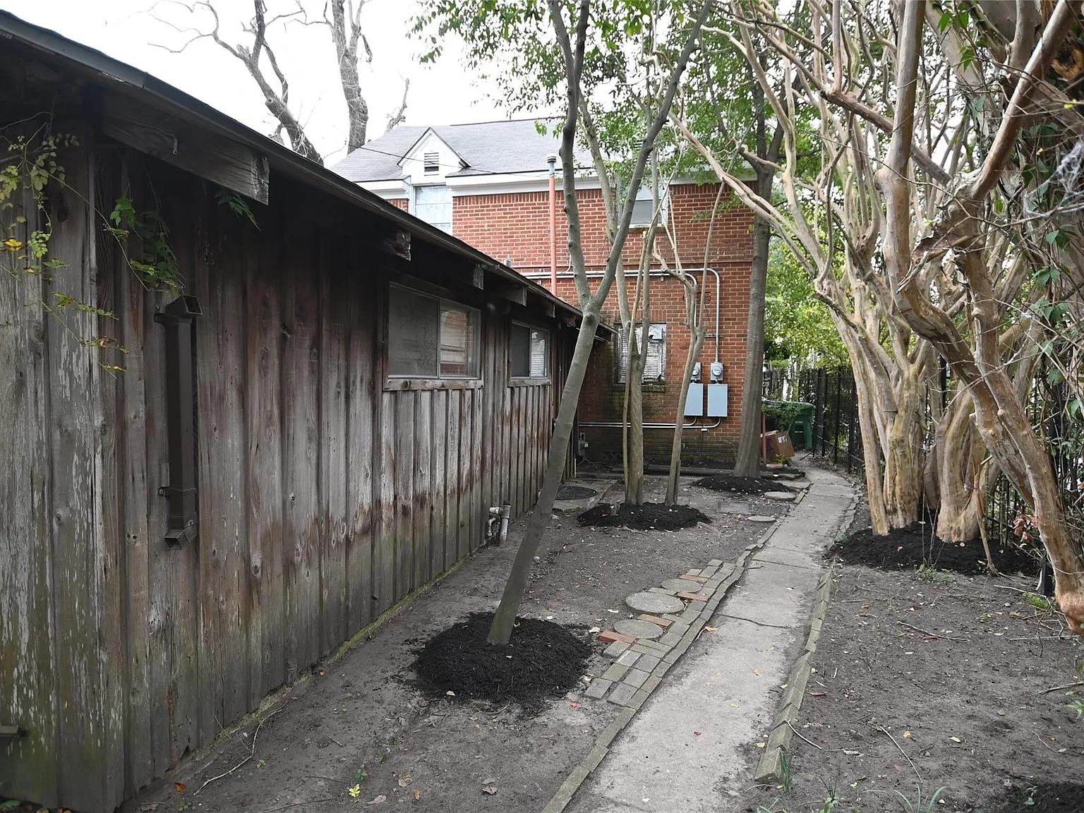 1 bed, 1.0 bath, $950 — Photo 2