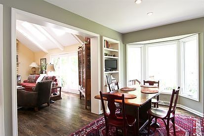5th image of 974 Chapel Ct S
