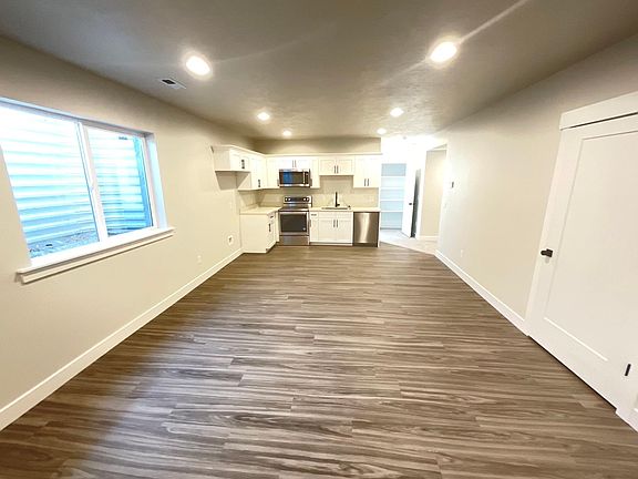 4th image of 47 S Sicily Way #B