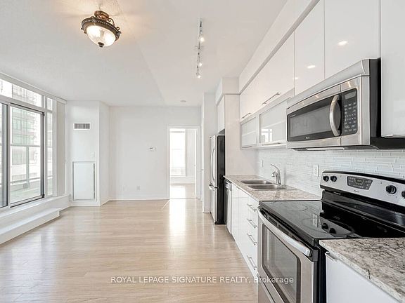3rd image of 90 Stadium Rd #903