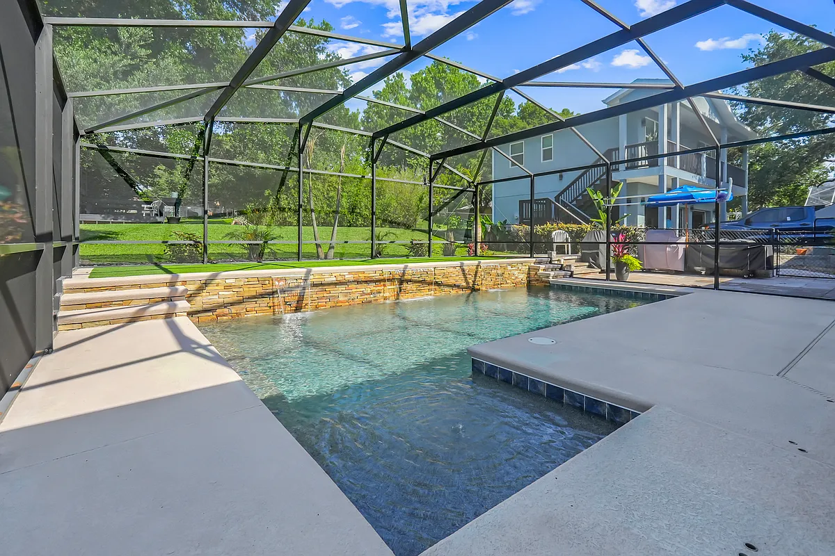 Building Photo - 10583 Lake Hill Dr