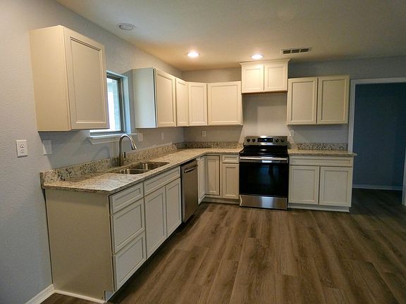 4th image of 1117 N Carrizo St