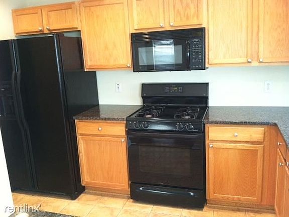 3rd image of 932 W Oaks Dr