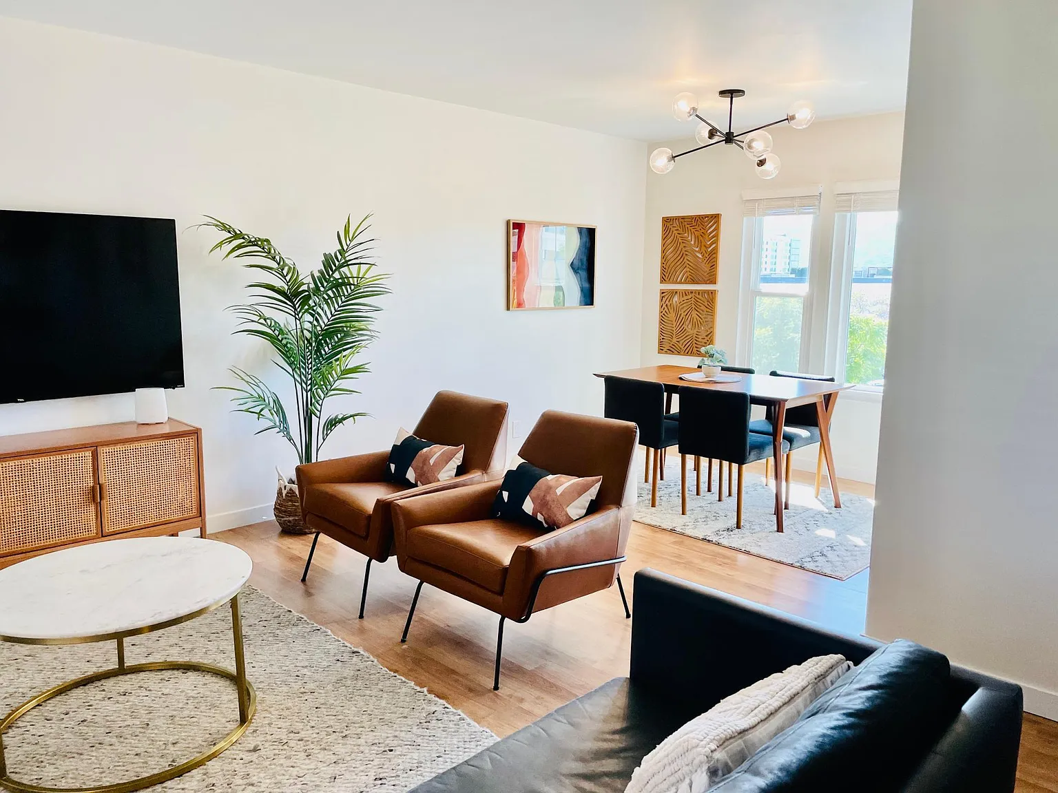 211 E California Ave — Photo 1