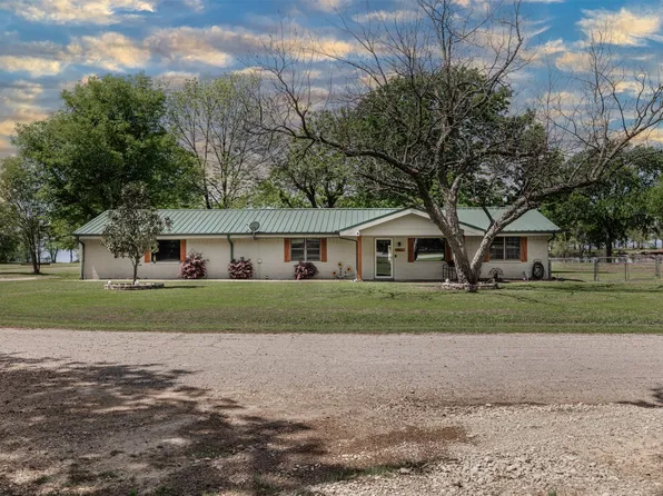 950 Little Oaks Dr, East Tawakoni, TX 75472