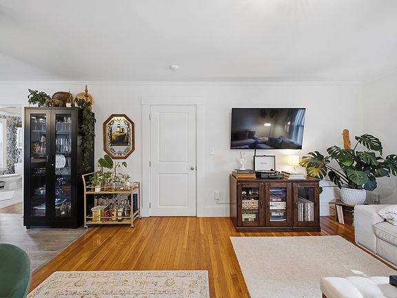 2nd image of 10 Green St #10