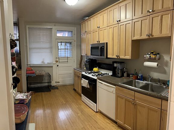 5th image of 1408 W Warner Ave #1W