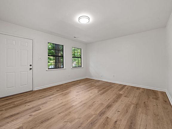 3rd image of 614 Locust Rd