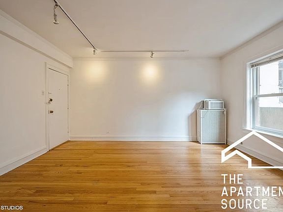 2nd image of 2326 N Lincoln Park W #C2