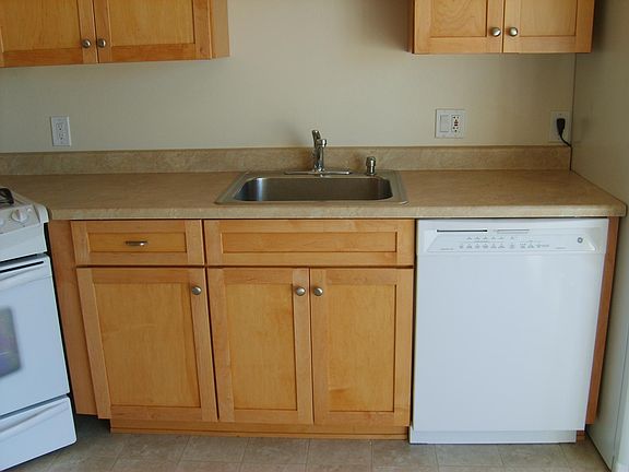 3rd image of 4851-53 Iroquois Ave