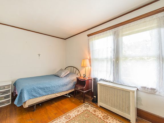 5th image of 242 Grandview Ave