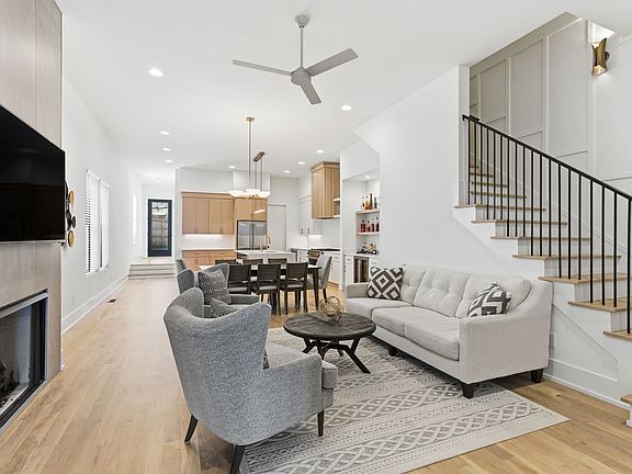 4th image of 2811 W Kirkwood Ave #B