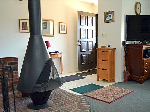 3rd image of 46 Rosewood Dr Unit 46