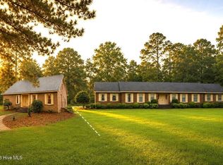 316 1st St, Hookerton, NC 28538