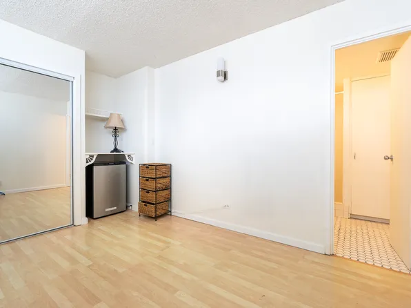 2421 Ala Wai Blvd, Honolulu, HI