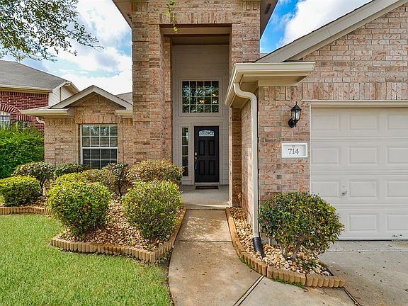 3rd image of 714 Vista Grove Cir