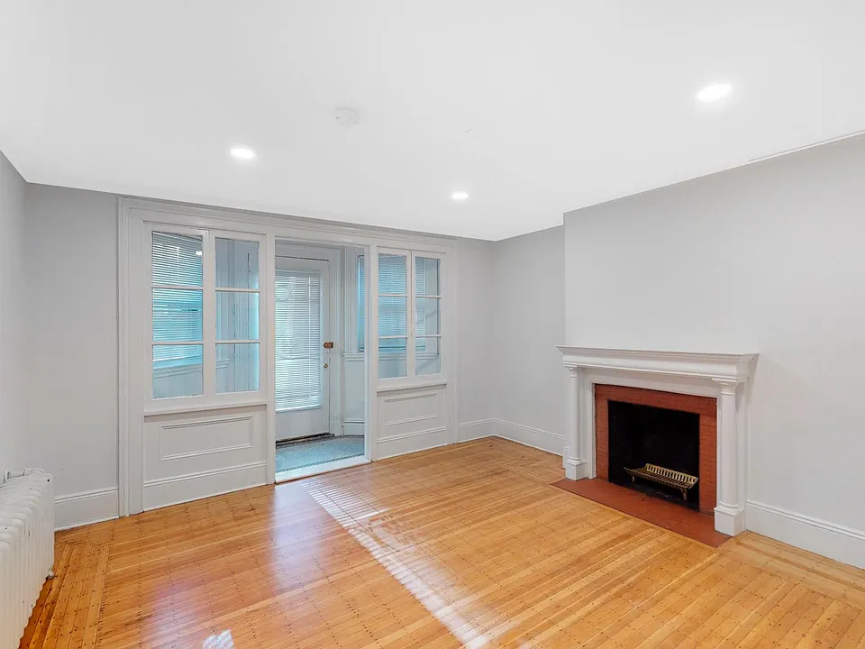205 Beacon St #BF