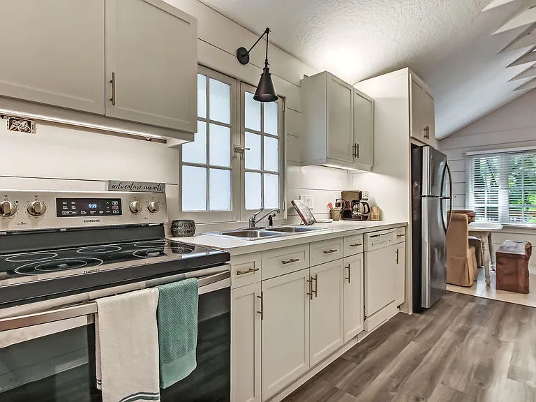 4050 McGirts Blvd — Photo 16