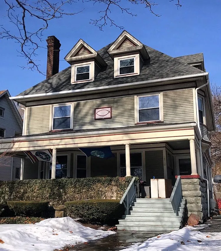 1518 Kenilworth Ave — Photo 1