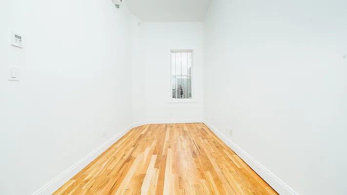 Rented by Nooklyn NYC LLC | media 18