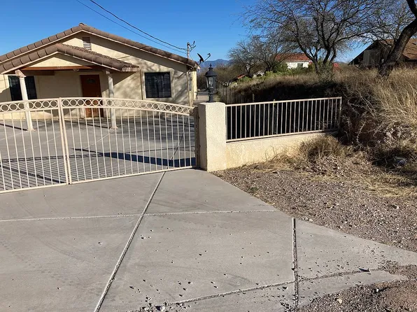 1033 Acaso Ct, Rio Rico, AZ 85648