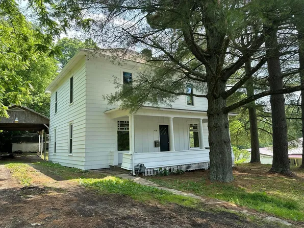 44 Braun St, Glouster, OH 45732