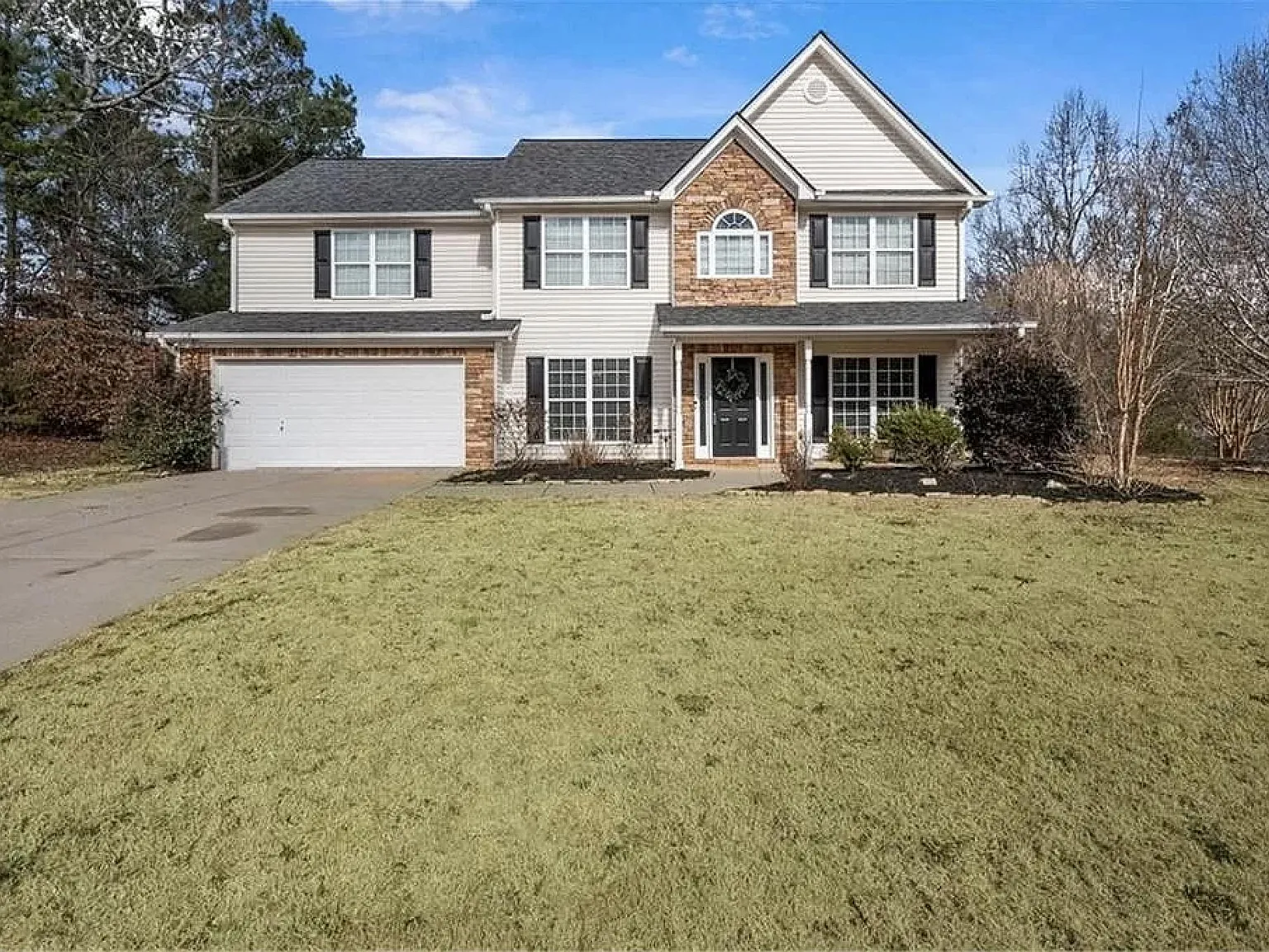 4 bed, 2.5 bath, 2694 sqft, $2,700 — Photo 1