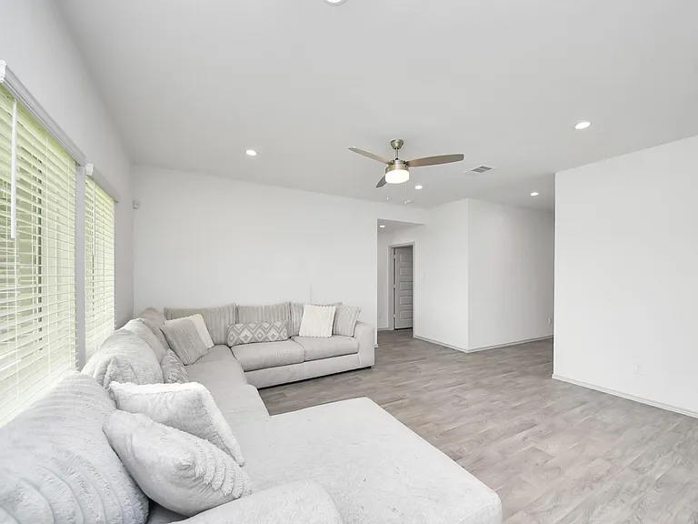 3521 Rockefeller Rd — Photo 16