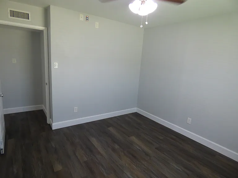 5016 Roberts Dr — Photo 17