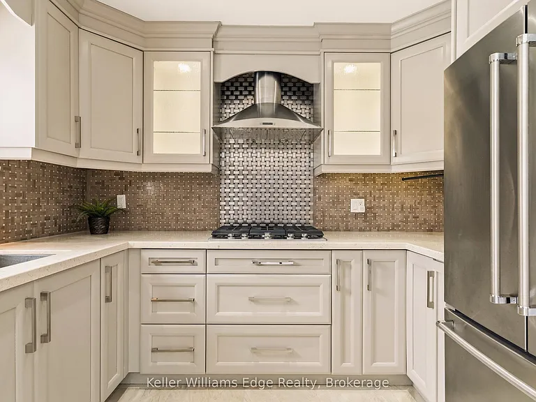 6760 Dillingwood Dr — Photo 14