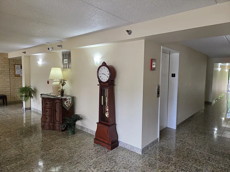 10515 W Grand Ave #206 — Photo 3