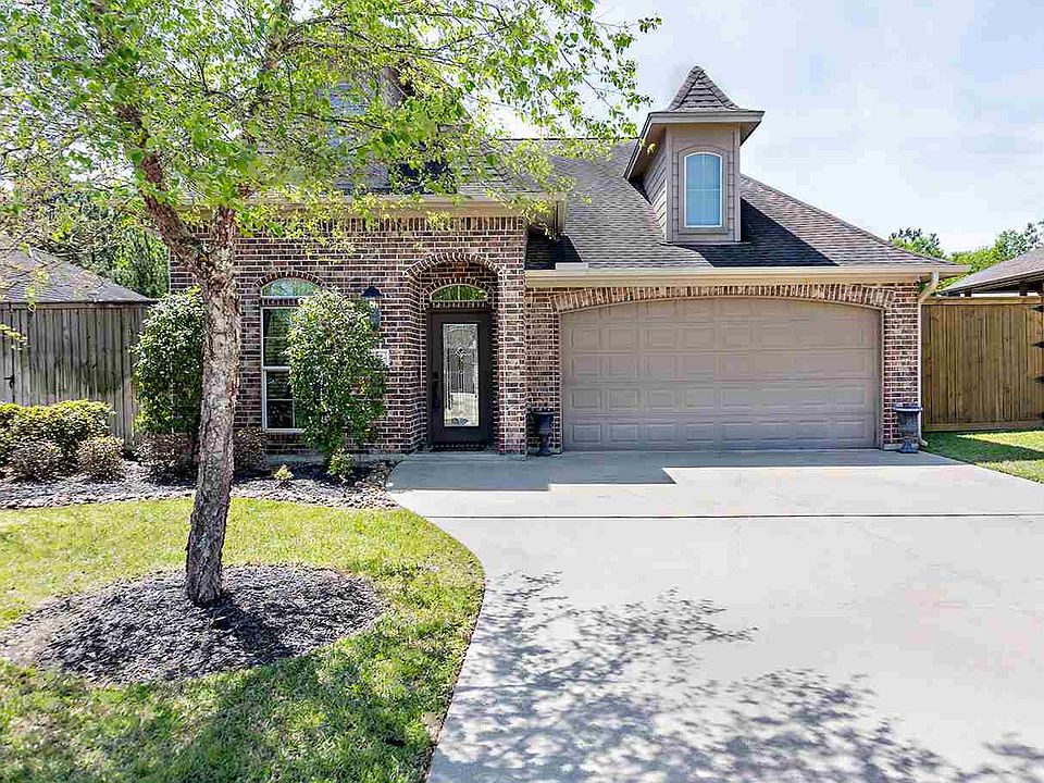 1st image of 122 Winding Brook Dr