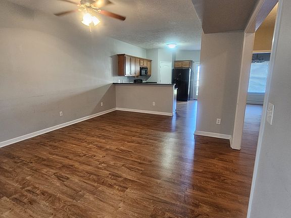 2nd image of 2548 New Holland Cir