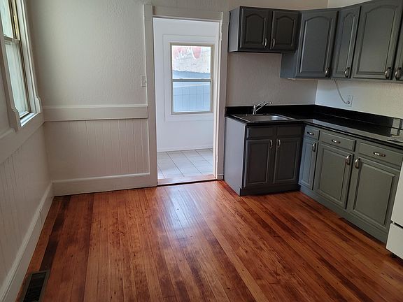 5th image of 121 San Carlos St