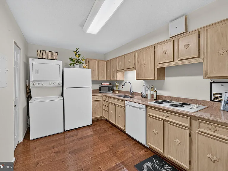 5901 Mount Eagle Dr #301 — Photo 11