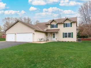 890 Marnie Cir S, Maplewood, MN 55119