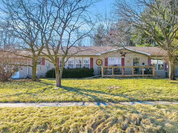 402 S State St, Bellflower, IL 61724