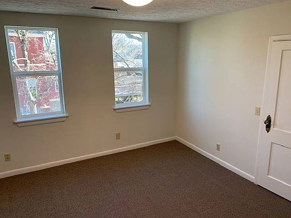 3rd image of 4701 Park Ave #B