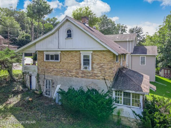 90 Oak St, Delaware Water Gap, PA 18327
