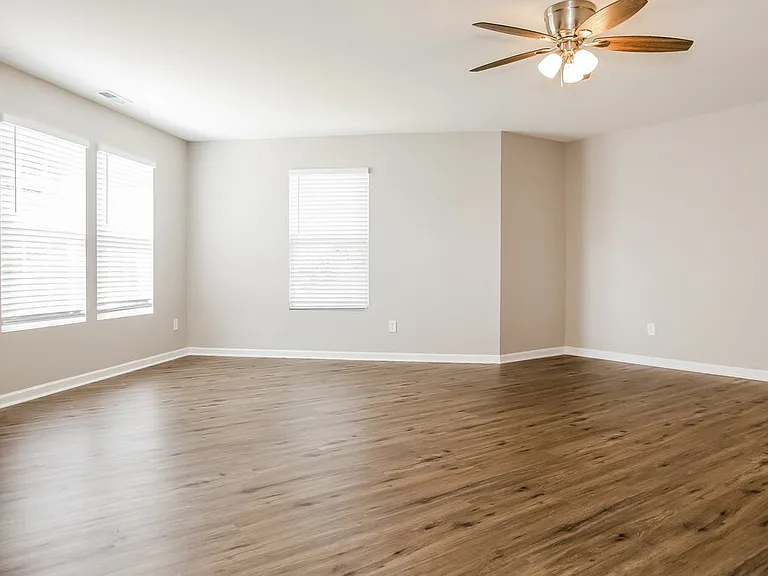1131 Rainier Ln — Photo 10