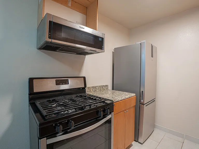 3055 N Oakland Ave — Photo 6