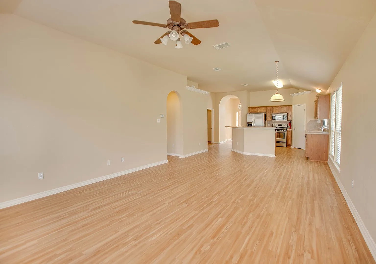 7517 Fort Griffen 3 bed/ 2bath! $2195/Month — Photo 4