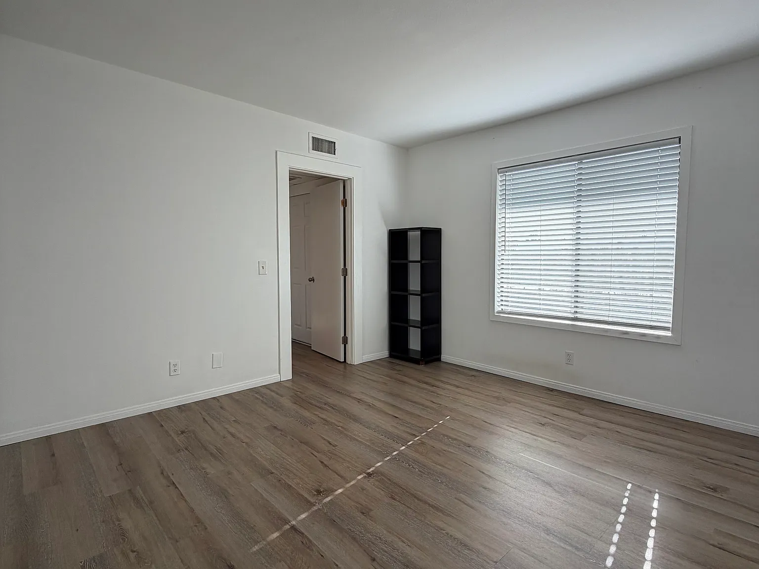 1735 E Washington St — Photo 3