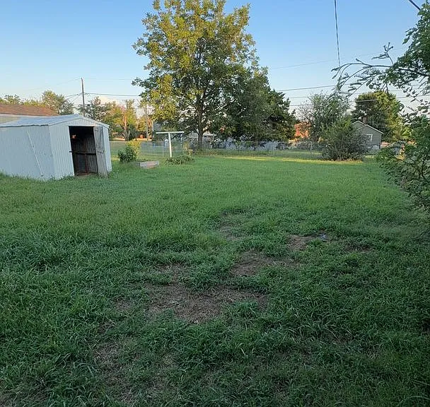 2801 E Maple Ave — Photo 9
