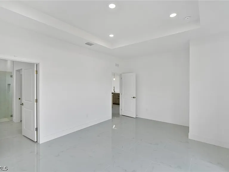 1142 Edelweiss St E — Photo 15